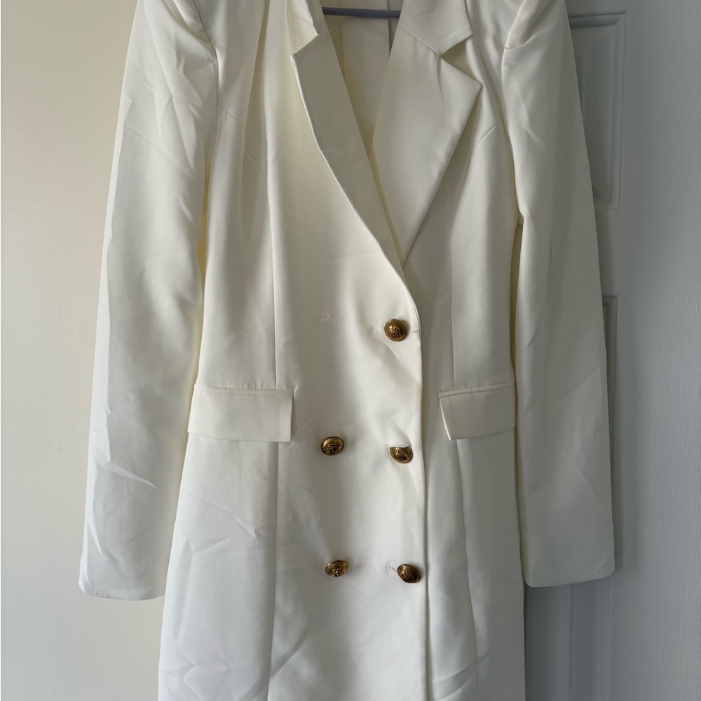 Elegant White Blazer Dress - Picture 2 of 3